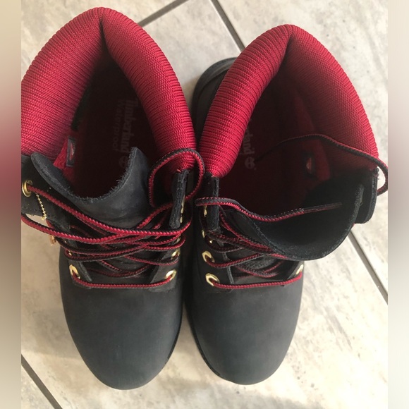 Youth Timberland boots - black suede, red trim - Picture 4 of 4